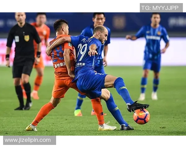 上港队与江苏苏宁激战正酣比分悬念引发球迷热议 上港队与江苏苏宁激战正酣比分悬念引发球迷热议