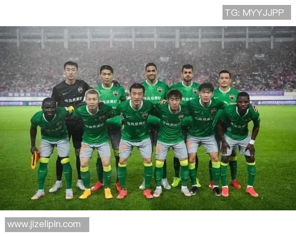 深圳足球队以64分领跑联赛积分榜展现强劲实力